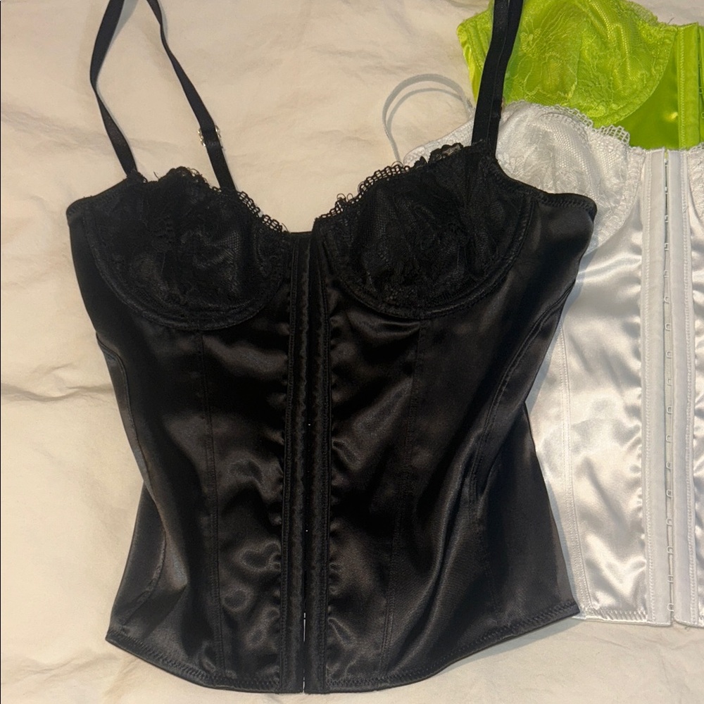 MESHKI Black, White, and Green Corset Tops - Picture 2 of 10